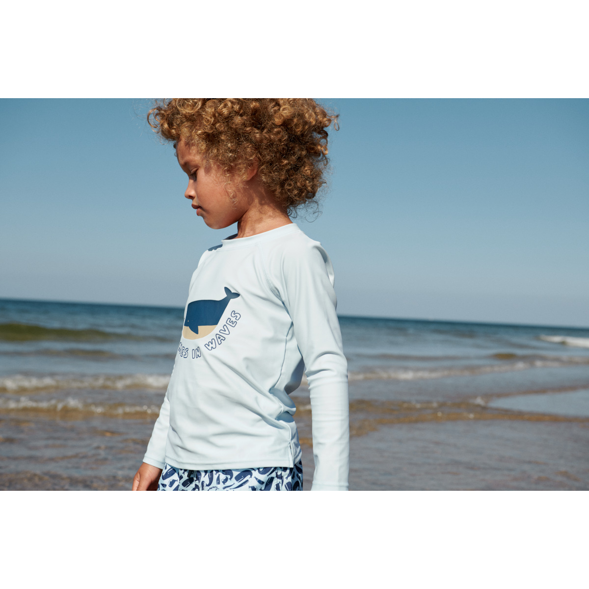 Liewood Noah Langarm-Badeshirt - It comes in waves / Pure sky - Schwimm-T-Shirt
