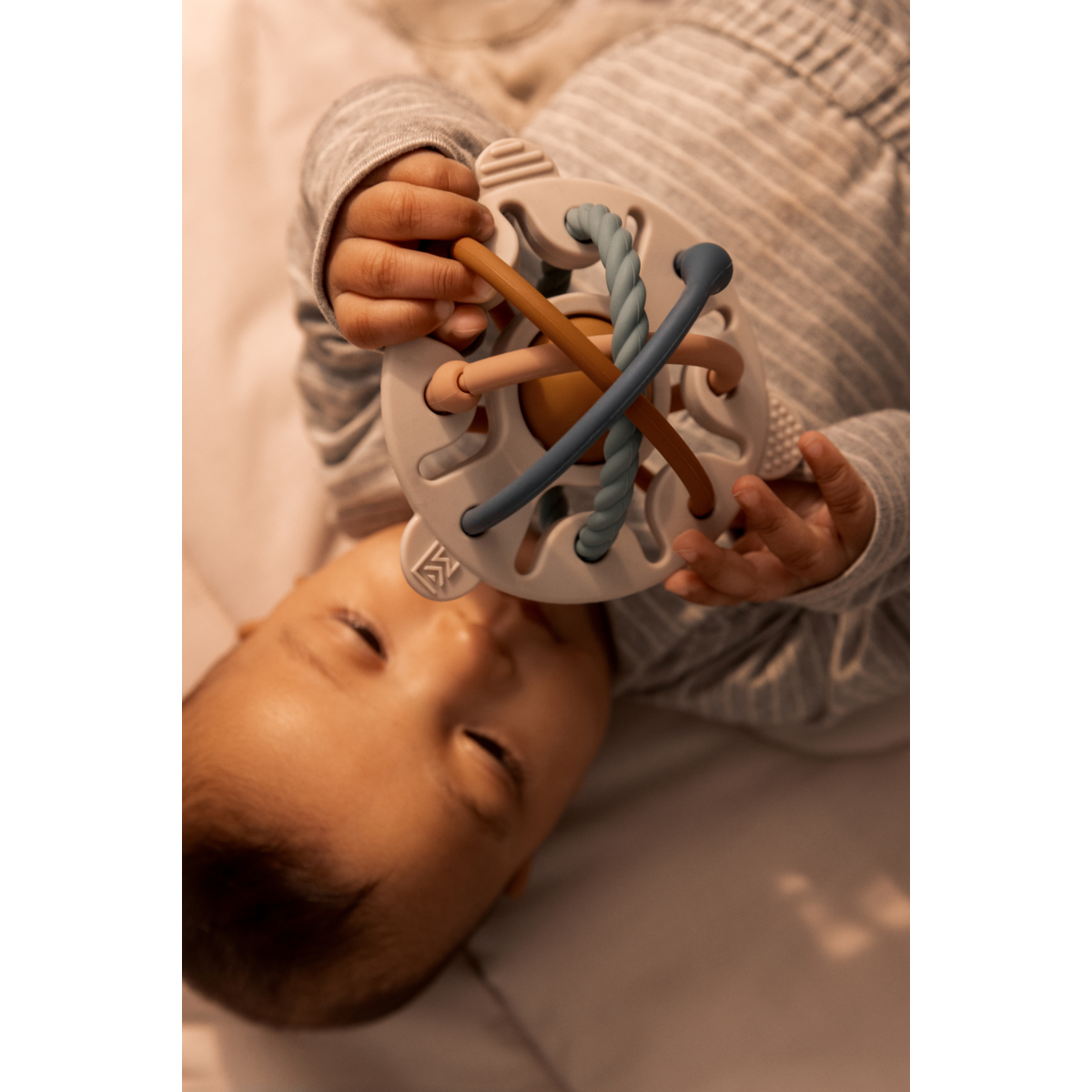 Liewood HAKIM Silikon-Rassel - Sandy multi mix - Rassel