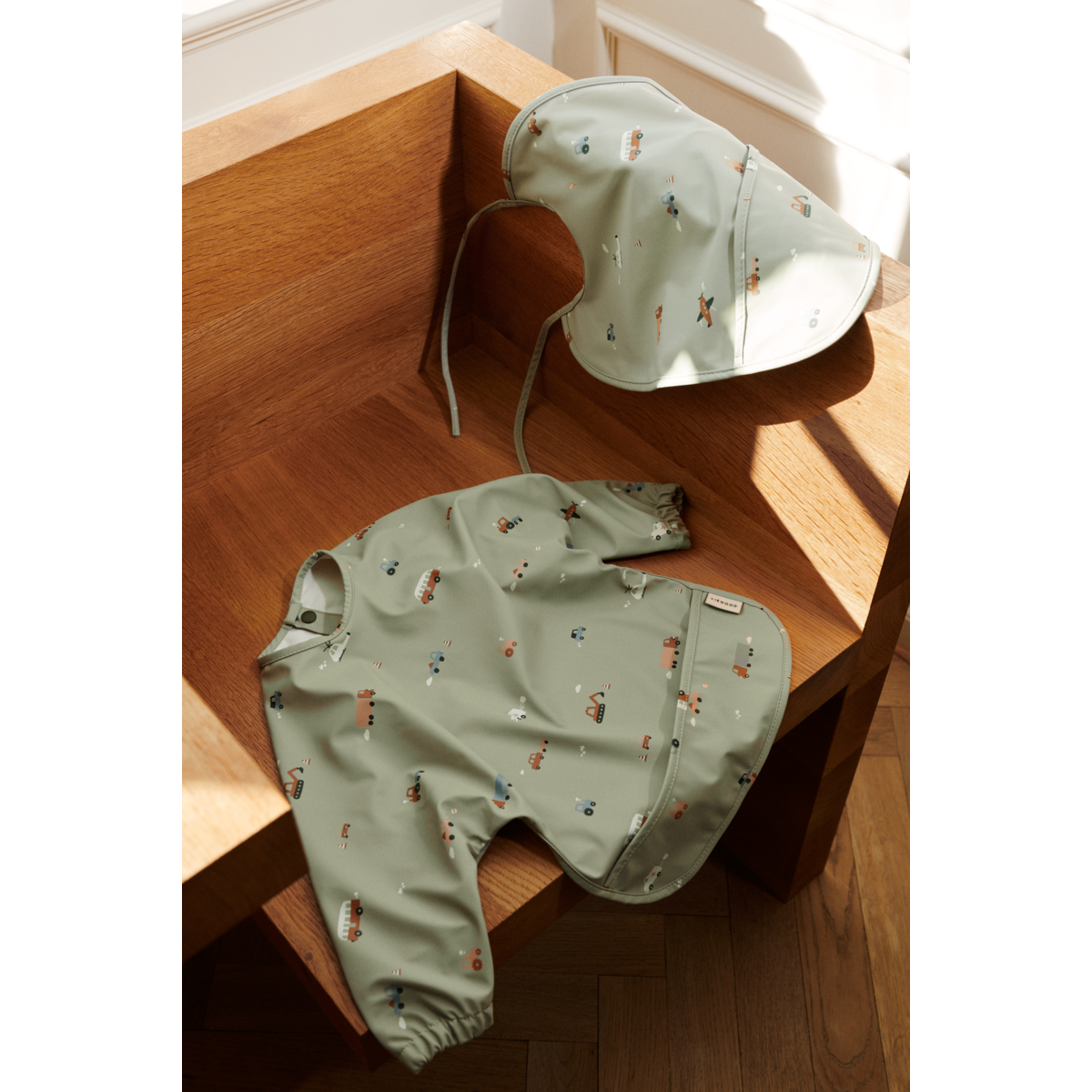 Liewood Merle Cape Lätzchen - Vehicles/dove blue mix - Cape Lätzchen