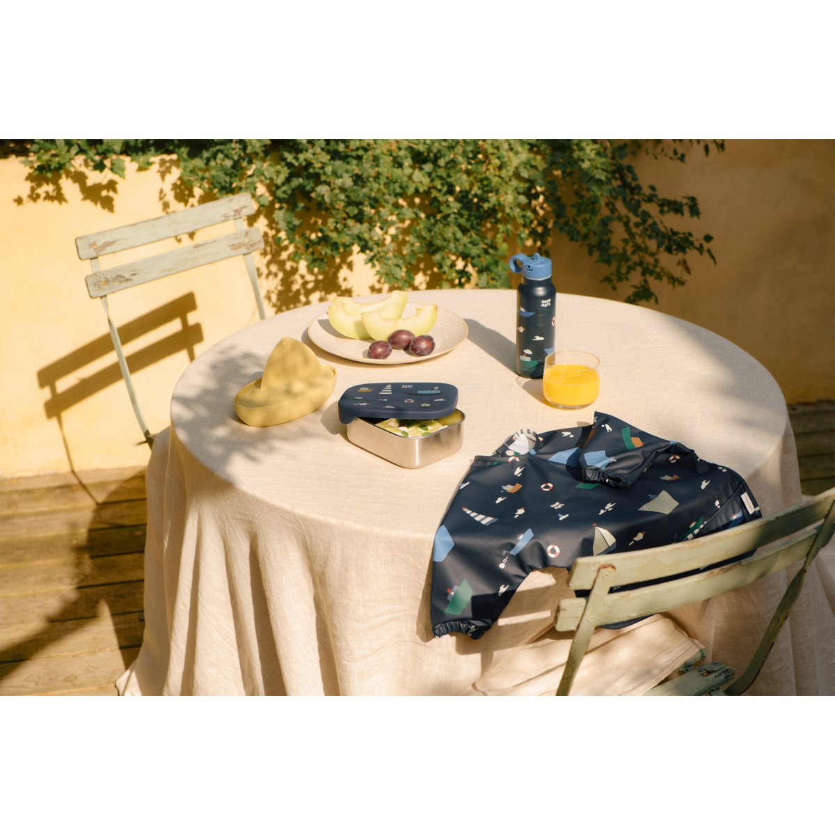 Liewood MERLE Bedrucktes Ärmellätzchen - Sailing / Classic navy - Cape Lätzchen