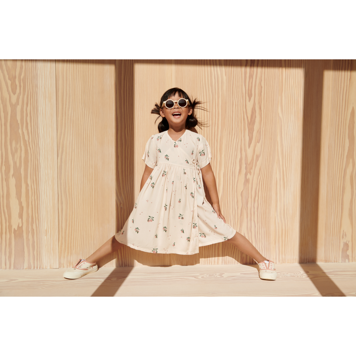 Liewood Darla Junior Sunglasses 4-10Y - Peach / Sea shell - EYEWEAR