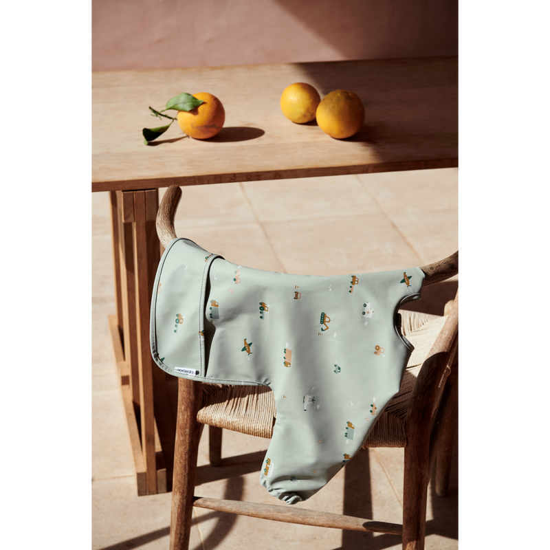 Merle Cape Lätzchen - Vehicles/dove blue mix
