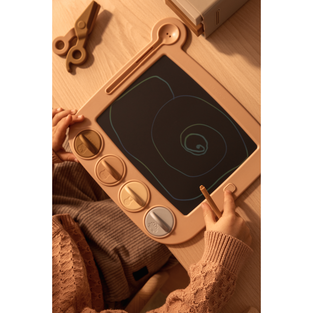 Liewood VENZORA LCD-Zeichenbrett mit Stempeln - Dove blue multi mix - Kreatives Spielzeug